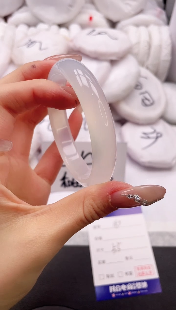 【闪购商品】石英质玉手镯未镶嵌5K165-55