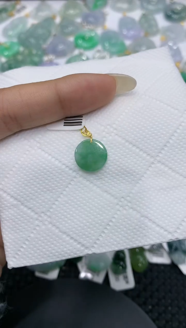 颈饰18K金镶嵌翡翠111111111111