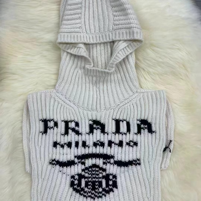 未使用 Prada/普拉达 100%山羊绒带帽围脖/小披肩 带吊 /2988