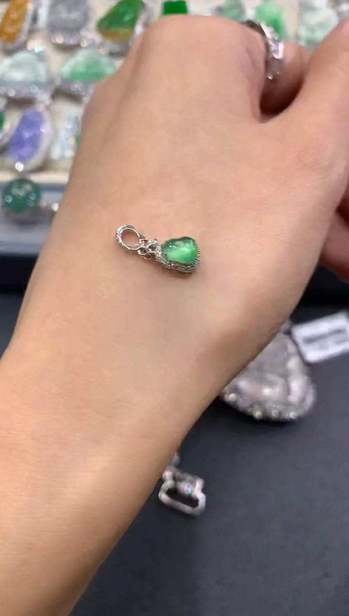 【闪购商品】翡翠吊坠(不含链)18K金镶嵌f12        