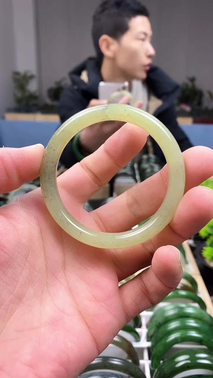 【闪购商品】和田玉手镯未镶嵌52.5