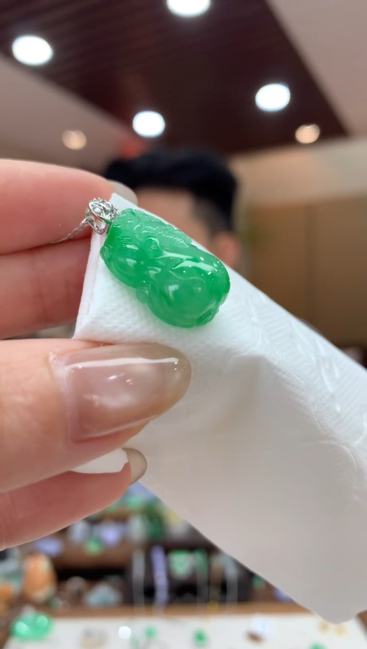 翡翠18K金镶嵌吊坠(不含链)貔貅