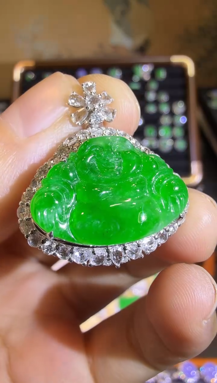 【闪购商品】翡翠吊坠(赠链)18K金镶嵌高冰正阳满绿佛公吊坠