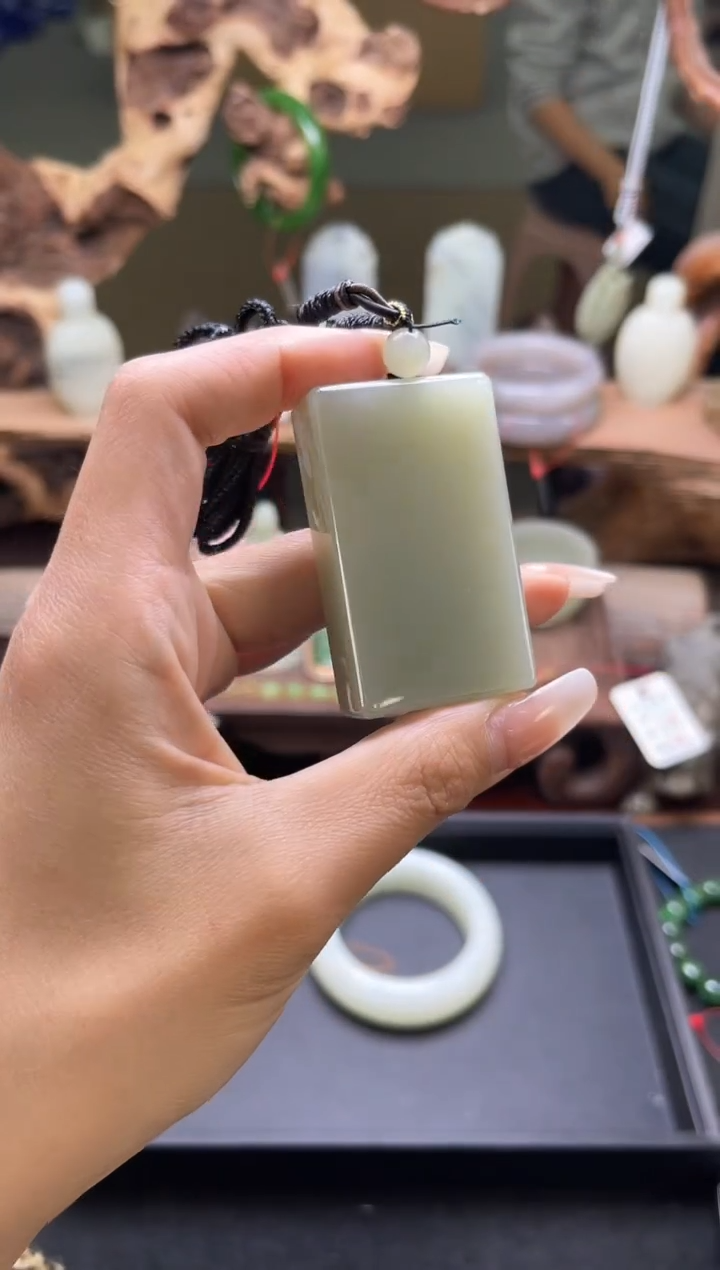 【闪购商品】和田玉吊坠未镶嵌且末迪克兰 光面无事牌9002979