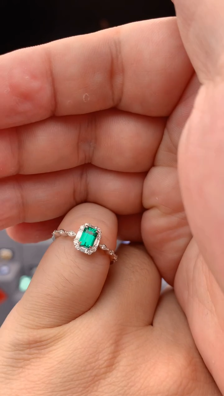 【闪购商品】祖母绿戒指18K金镶嵌40分祖母绿戒指