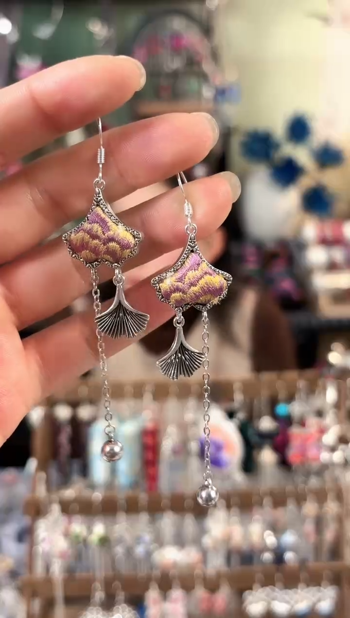 彩云南阁非遗老绣饰品543