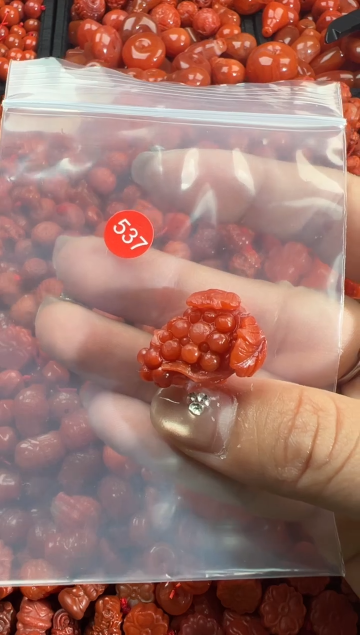 南红玛瑙未镶嵌颈饰1