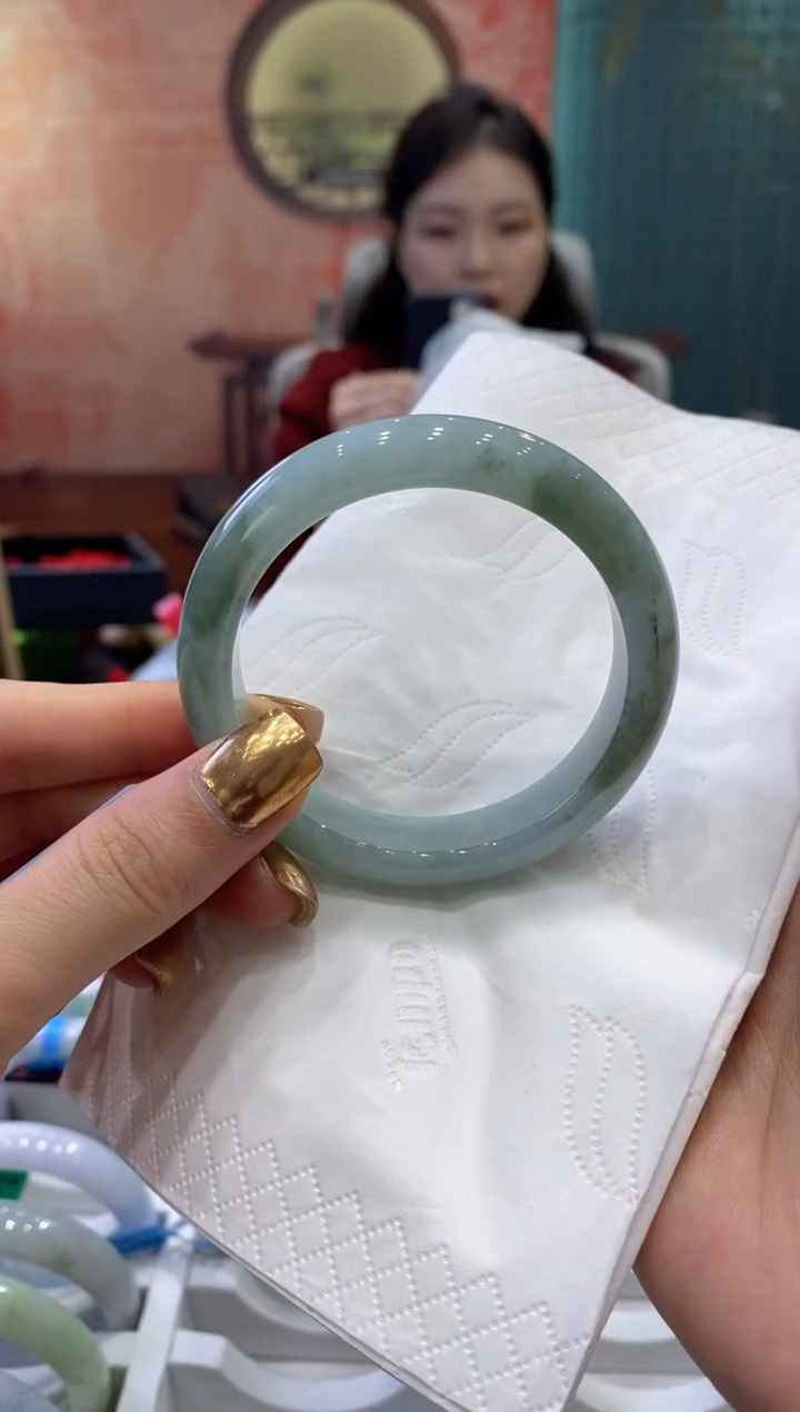 【闪购商品】翡翠手镯未镶嵌多人19241