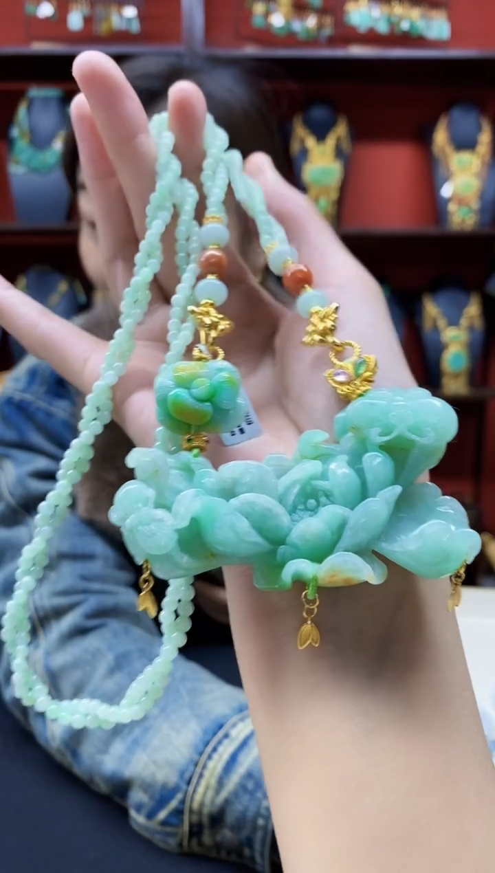 颈饰未镶嵌翡翠吊坠