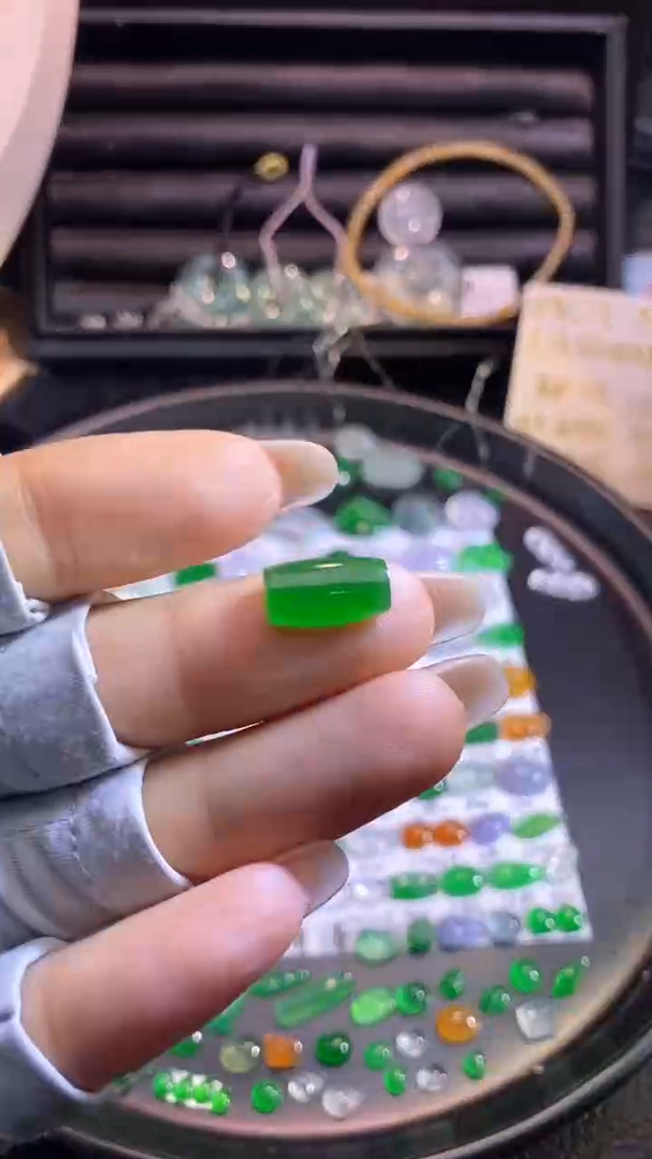 翡翠挂件未镶嵌马鞍