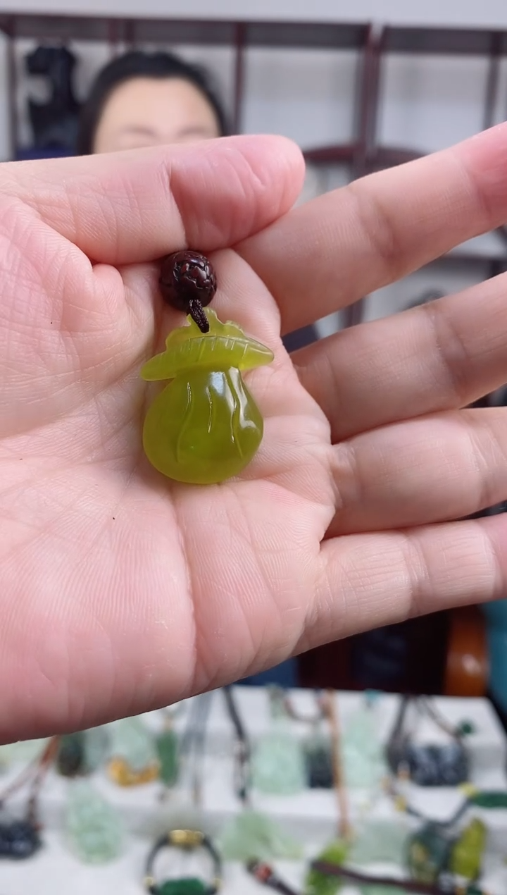 未镶嵌岫玉颈饰1