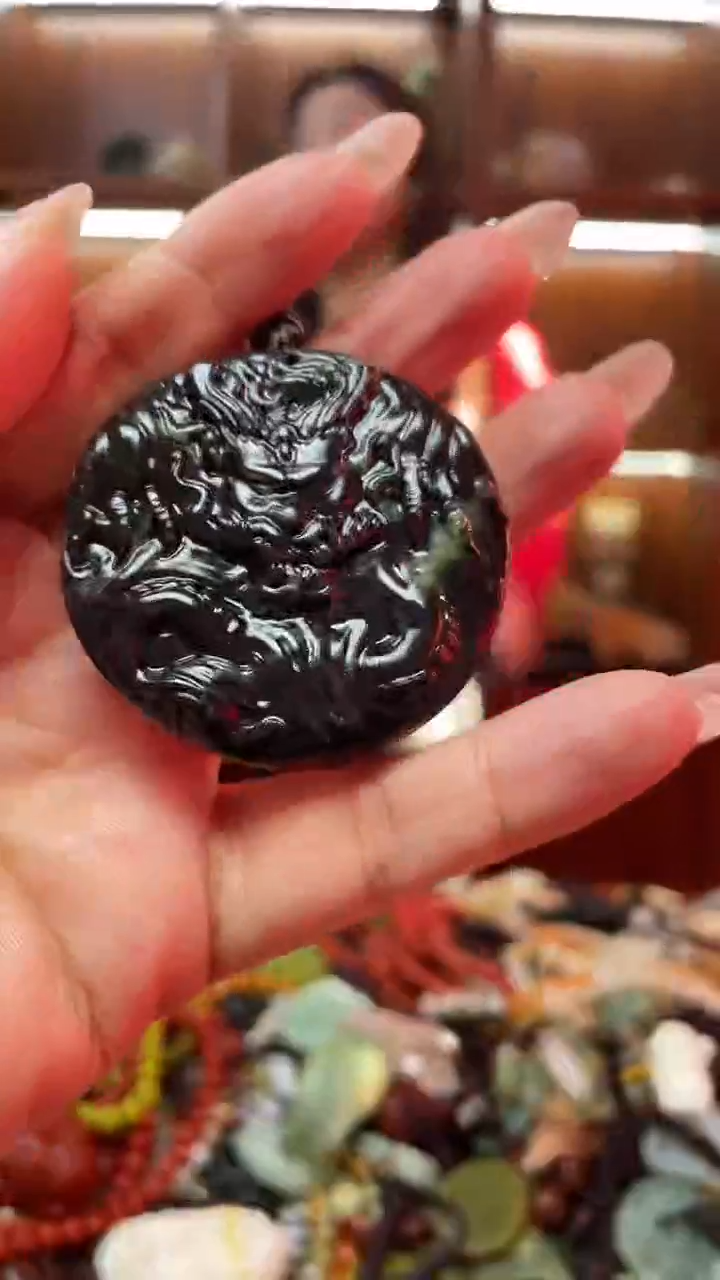 未镶嵌蛇纹石玉吊坠     