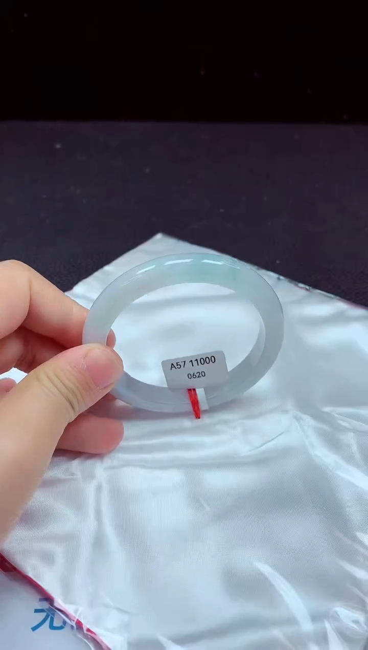 【闪购商品】翡翠手镯未镶嵌镯子57+