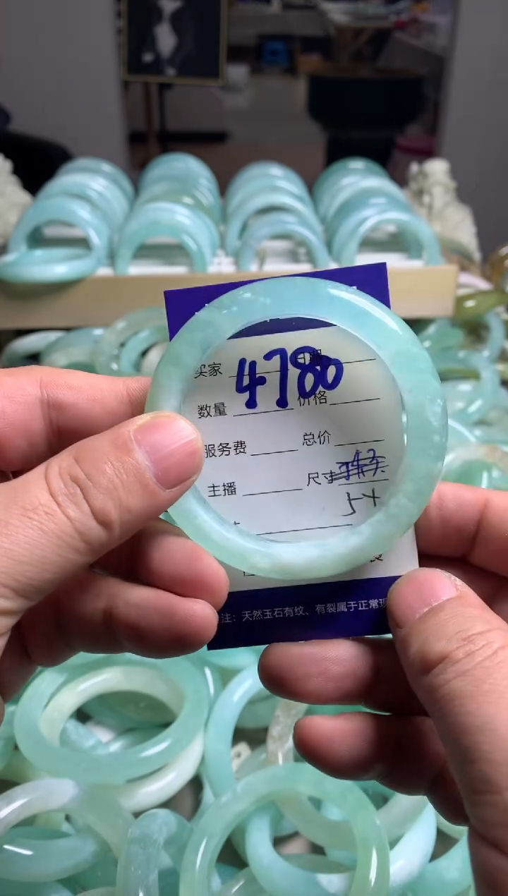 【闪购商品】蛇纹石玉手镯未镶嵌4780