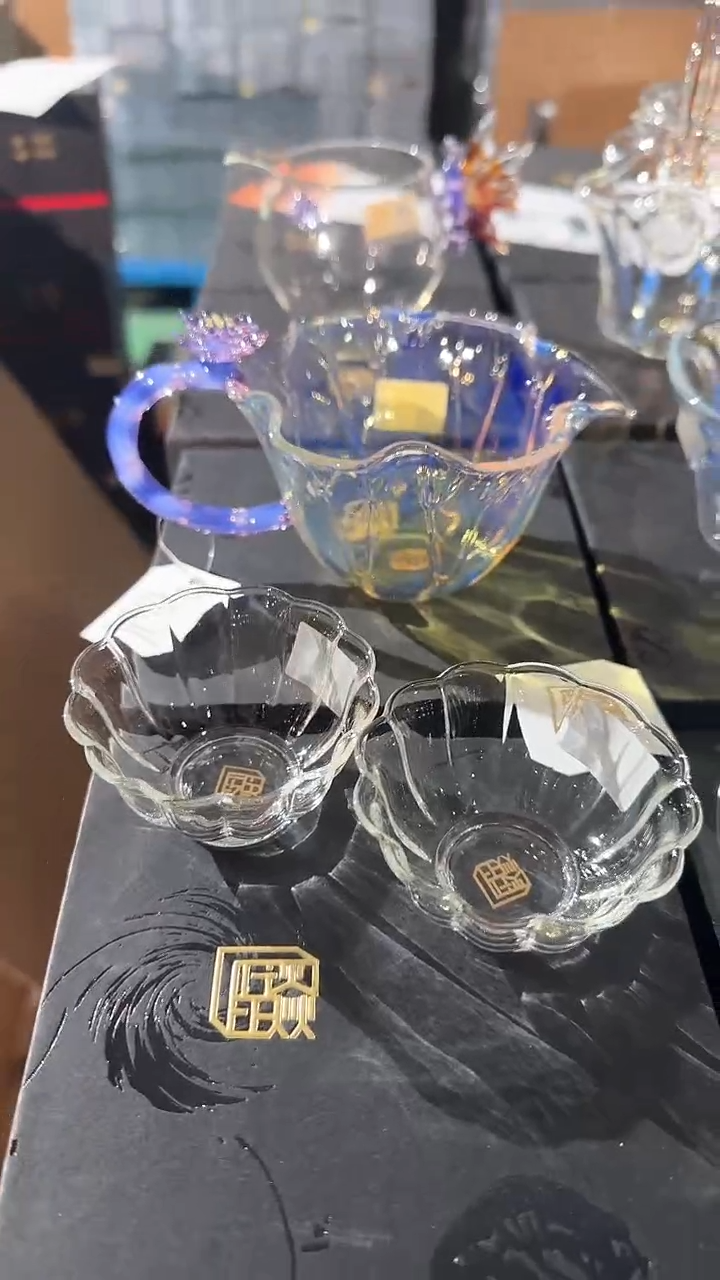 【闪购商品】晶焱荷韵侧把紫色公道杯+花瓣品杯