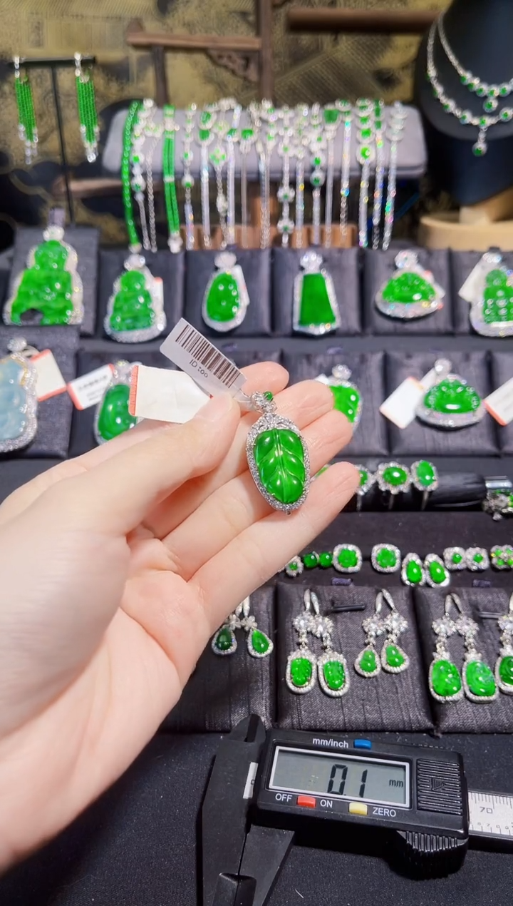 【闪购商品】翡翠颈饰银S925镶嵌叶子吊坠