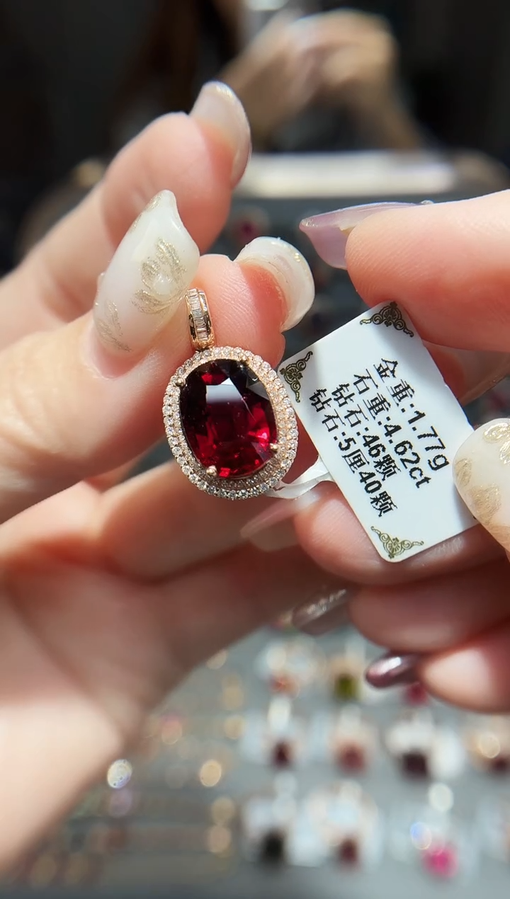 颈饰18K金镶嵌碧玺4.62.