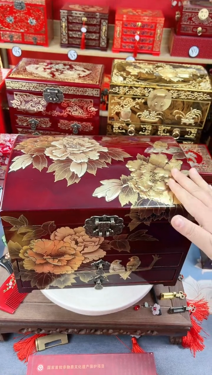 【闪购商品】30厘米四层三抽传统沥粉堆鼓贴金牡丹