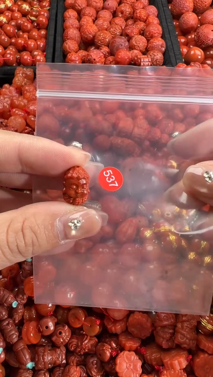 南红玛瑙未镶嵌颈饰1