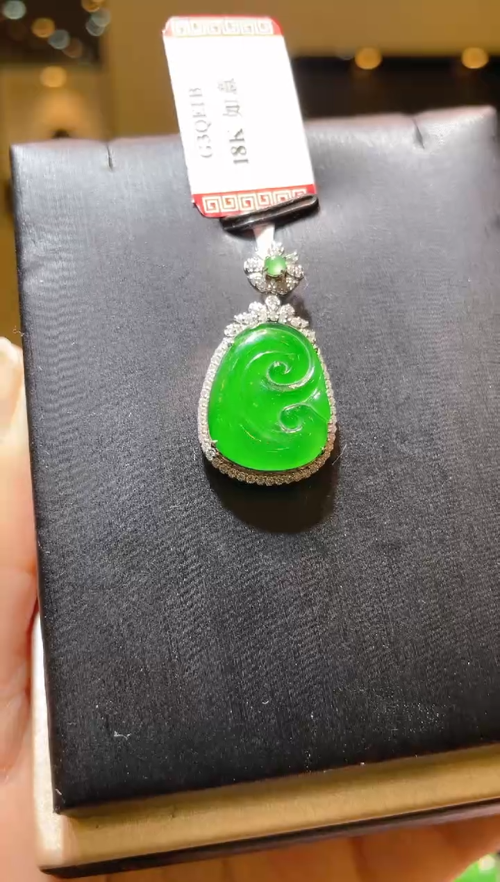 【闪购商品】翡翠吊坠(赠链)18K金镶嵌A76