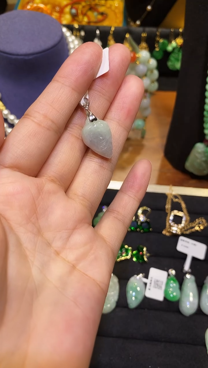 颈饰未镶嵌翡翠小滴溜