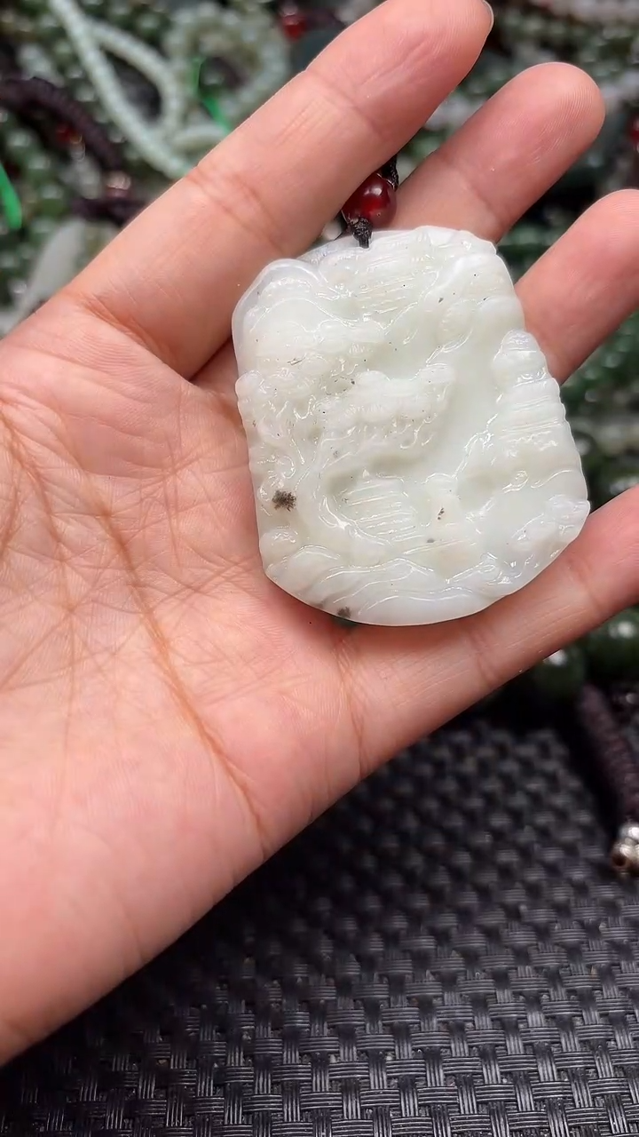 和田玉未镶嵌颈饰1