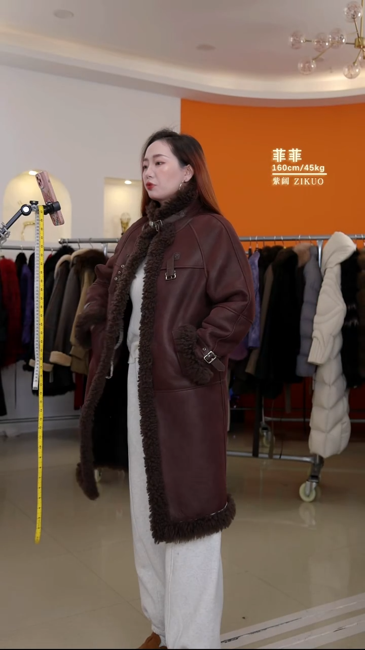 菲菲fay 2025新款立领机车风无涂层设计原生态长款皮毛一体8090