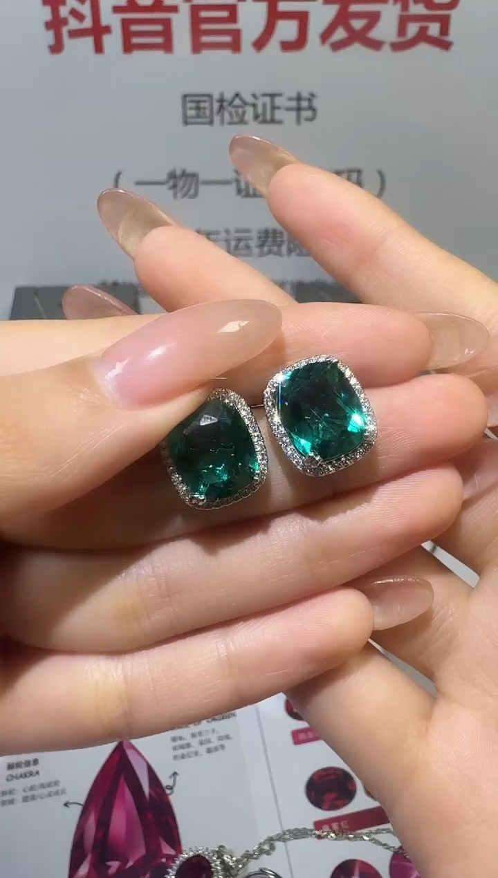 18K金镶嵌耳饰祖母绿1