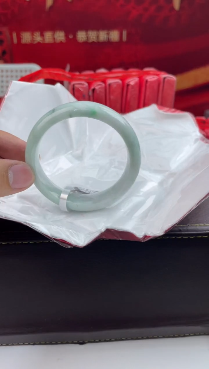 【闪购商品】翡翠手镯未镶嵌8翡翠手镯（微瑕）