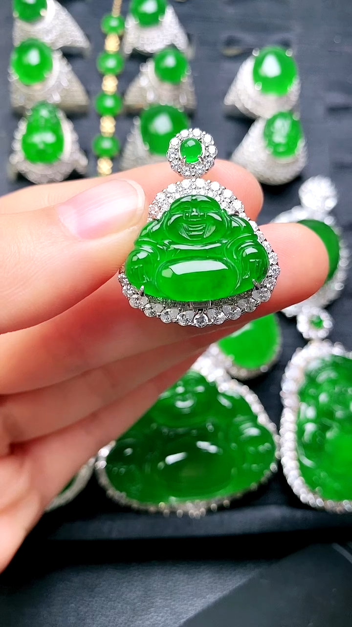 【闪购商品】翡翠吊坠(赠链)未镶嵌吊坠