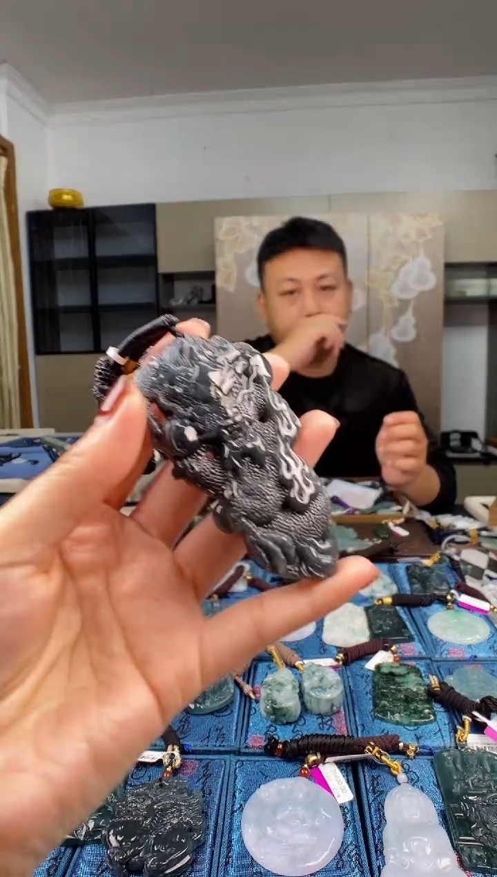 颈饰未镶嵌翡翠多样性发其一
