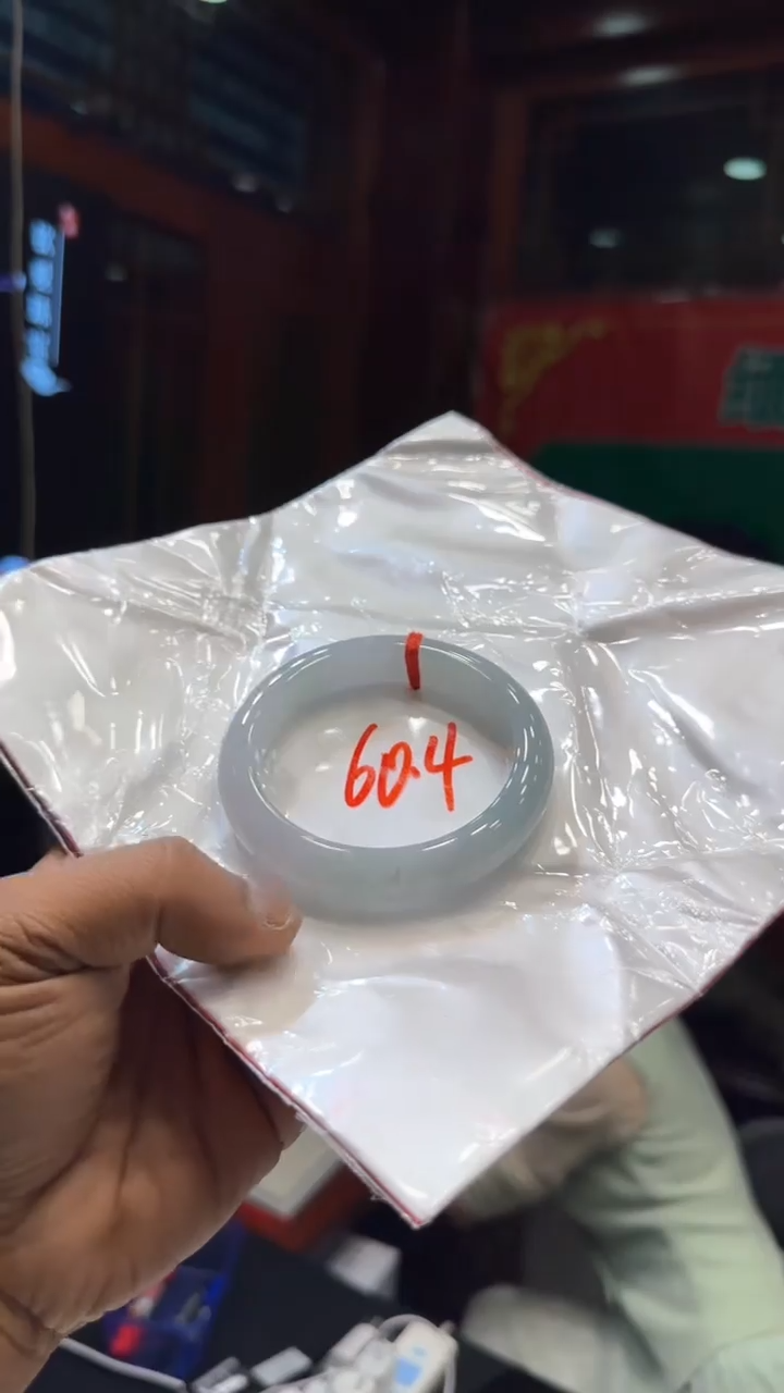 翡翠手镯未镶嵌手镯