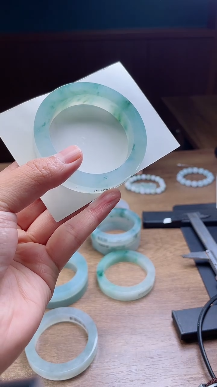 未镶嵌手镯定制翡翠海****的定制