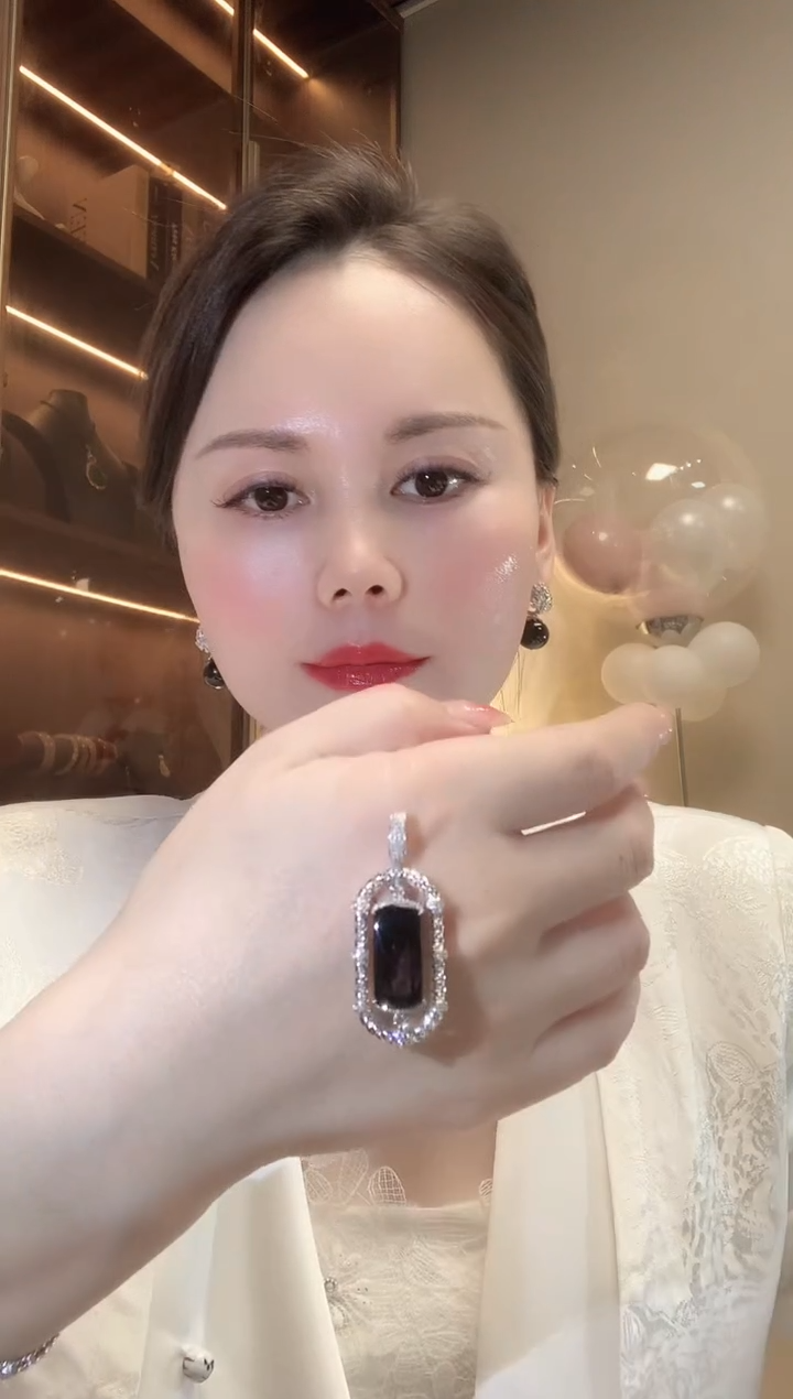 【闪购商品】翡翠吊坠(不含链)18K金镶嵌C86 