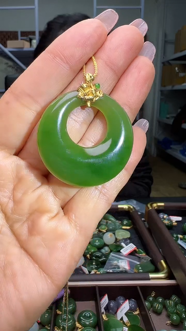 颈饰18K金镶嵌和田玉（多样性发货.发其一)12.18.92