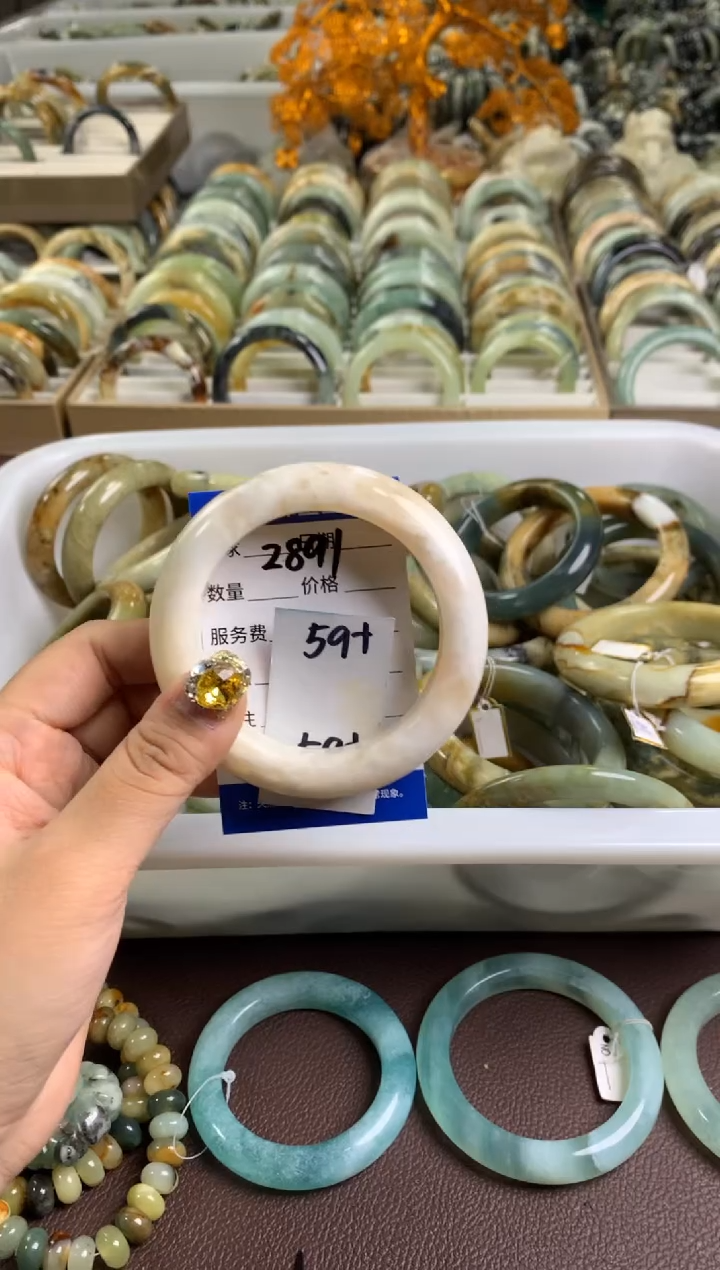 【闪购商品】蛇纹石玉手镯未镶嵌2891