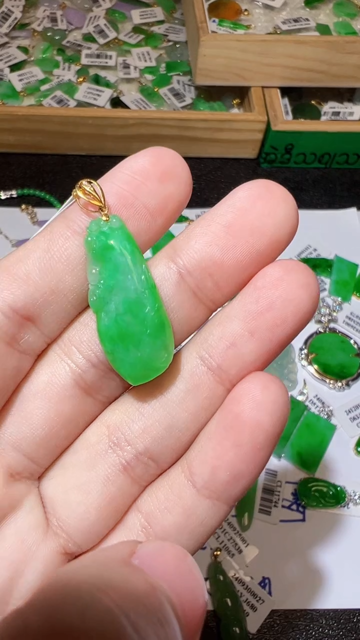 【闪购商品】翡翠18K金镶嵌挂件我