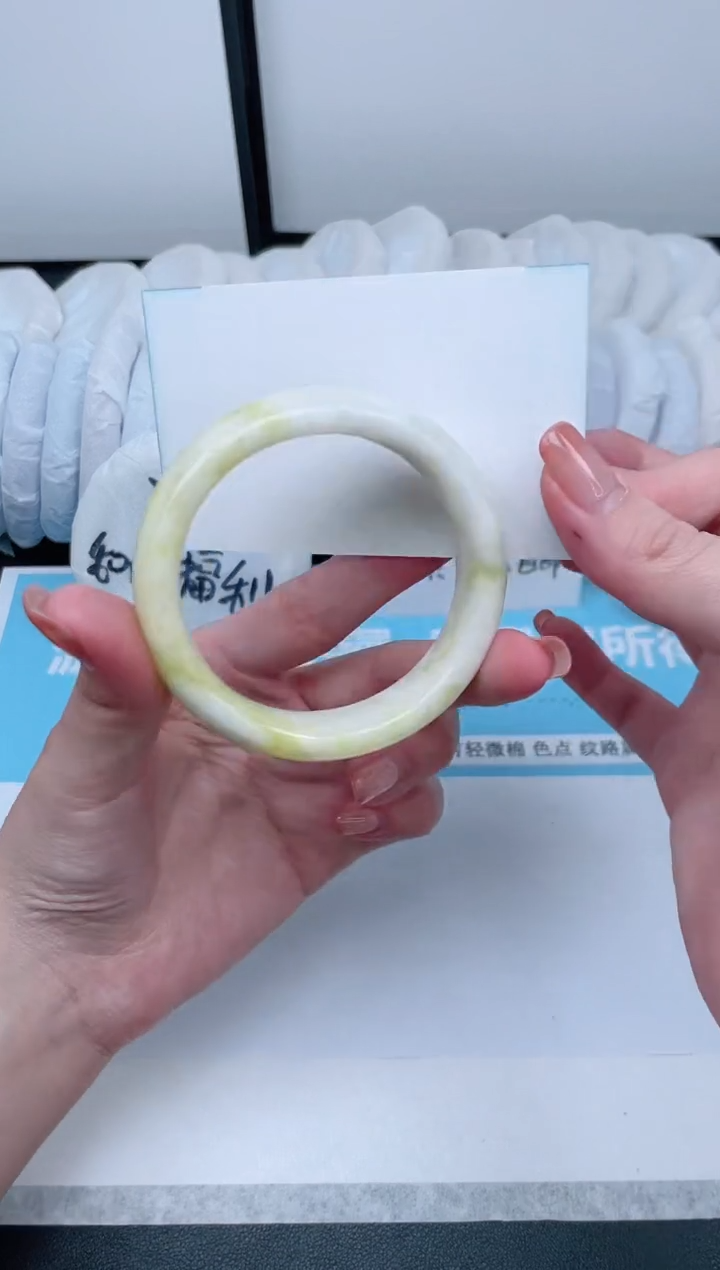 【闪购商品】石英质玉手镯未镶嵌108-54