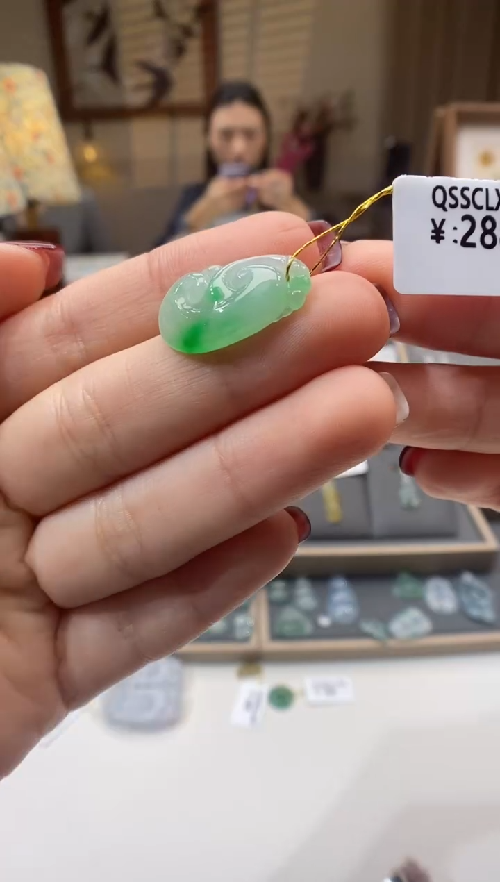 【闪购商品】翡翠颈饰未镶嵌如意