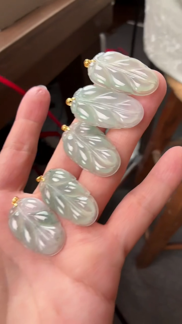 颈饰18K金镶嵌翡翠叶子 多样性发货