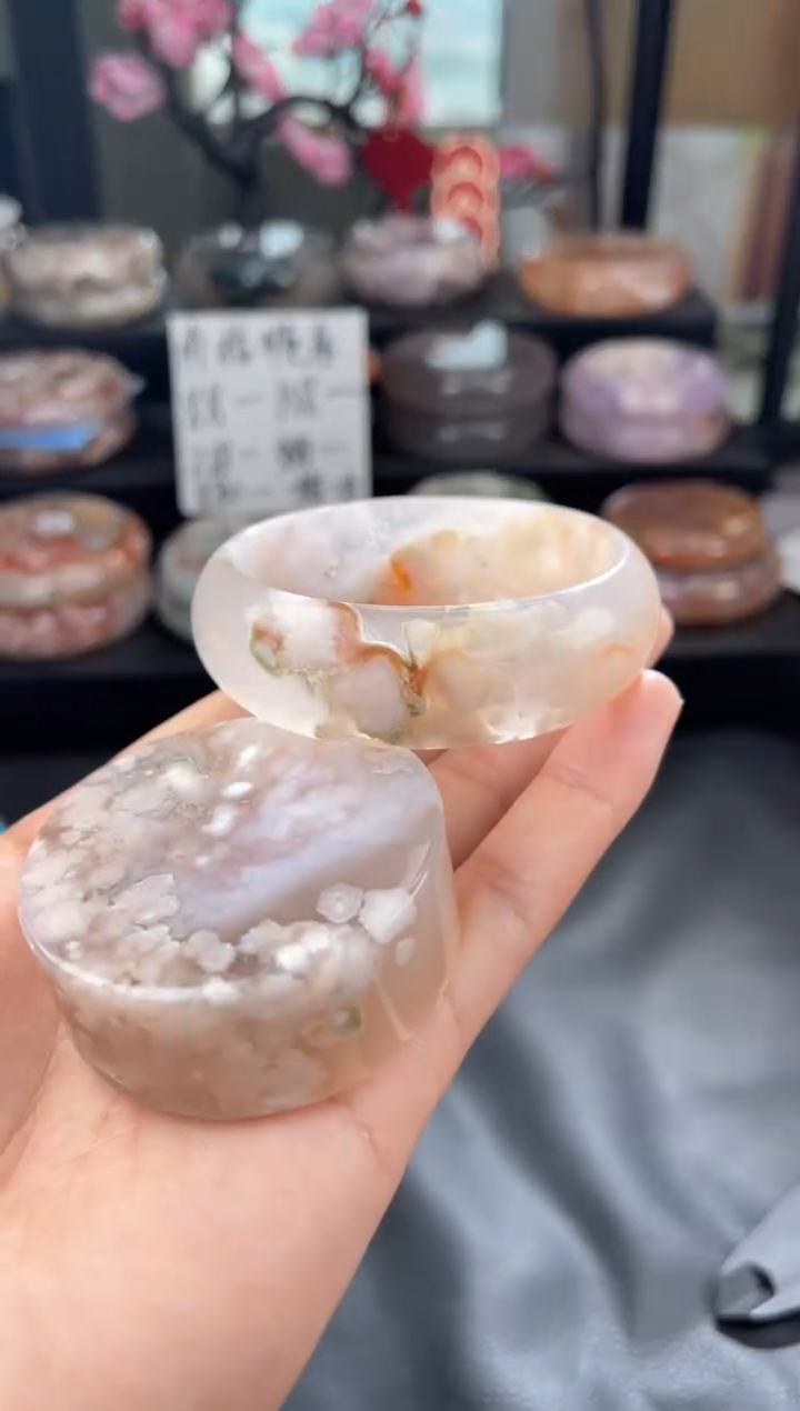 【闪购商品】石英质玉手镯未镶嵌52