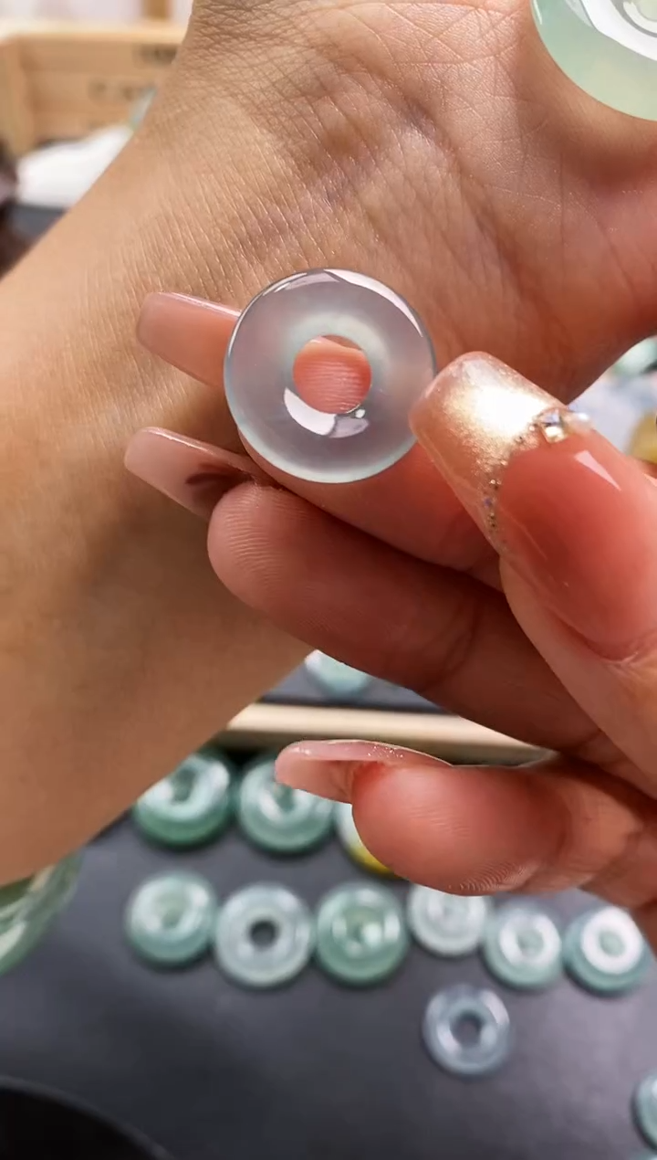 裸石翡翠福利品  甜甜圈需要包容