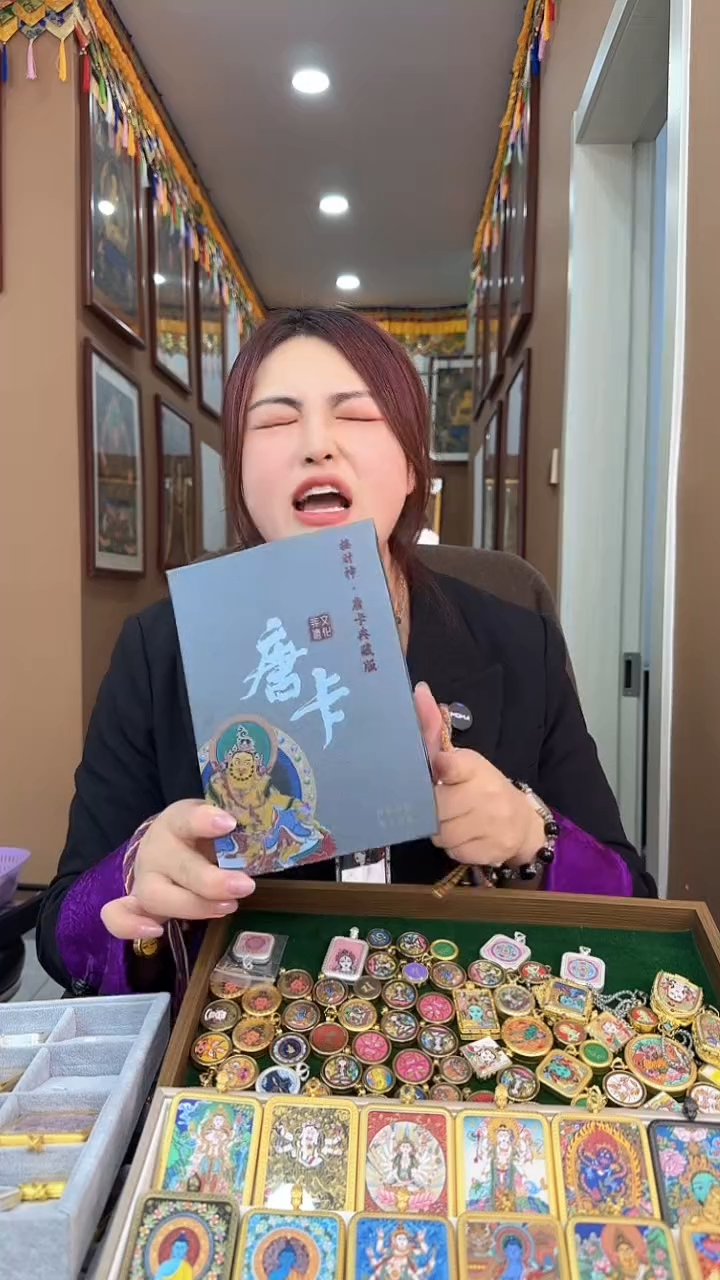 吊坠唐卡礼盒-纯手绘唐卡