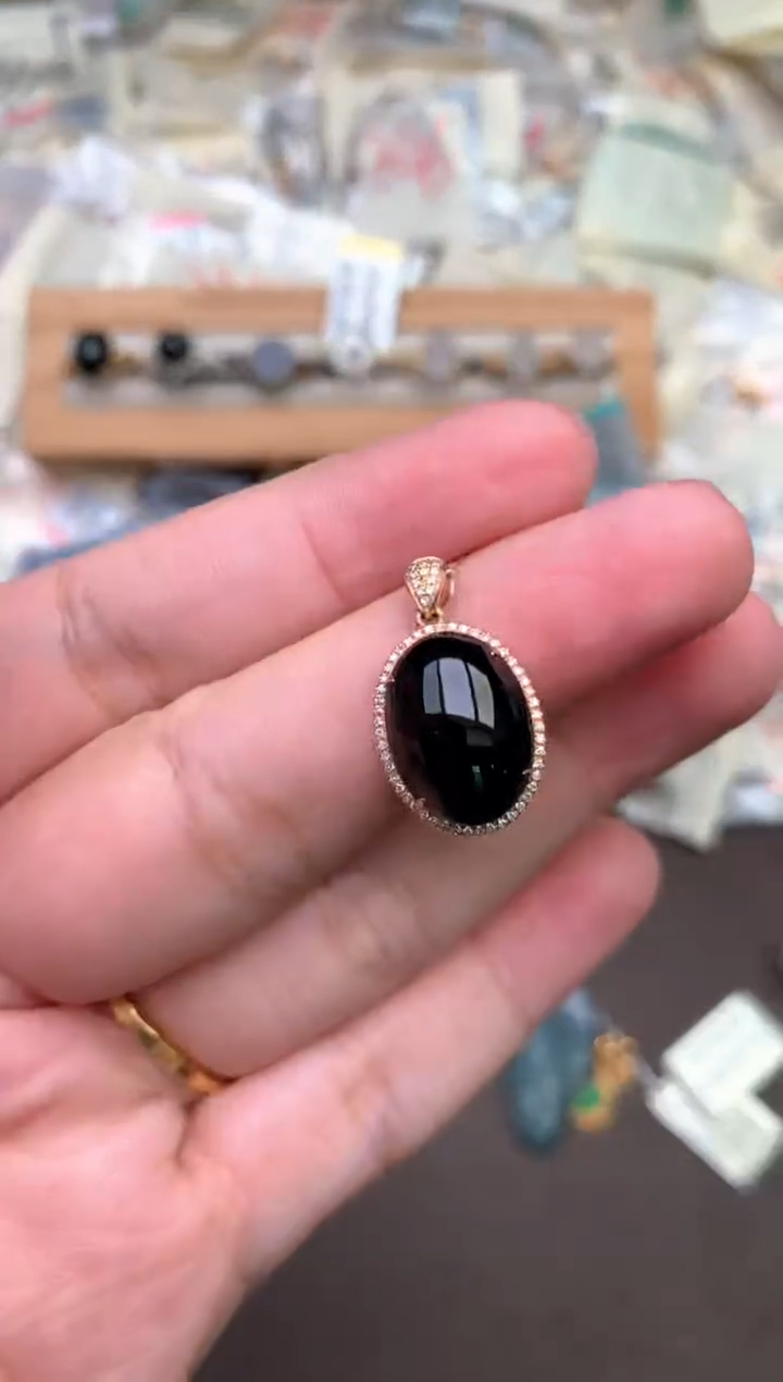 18K金镶嵌挂件翡翠 —