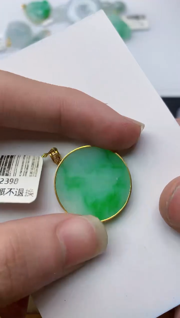 【闪购商品】翡翠颈饰18K金镶嵌17...........