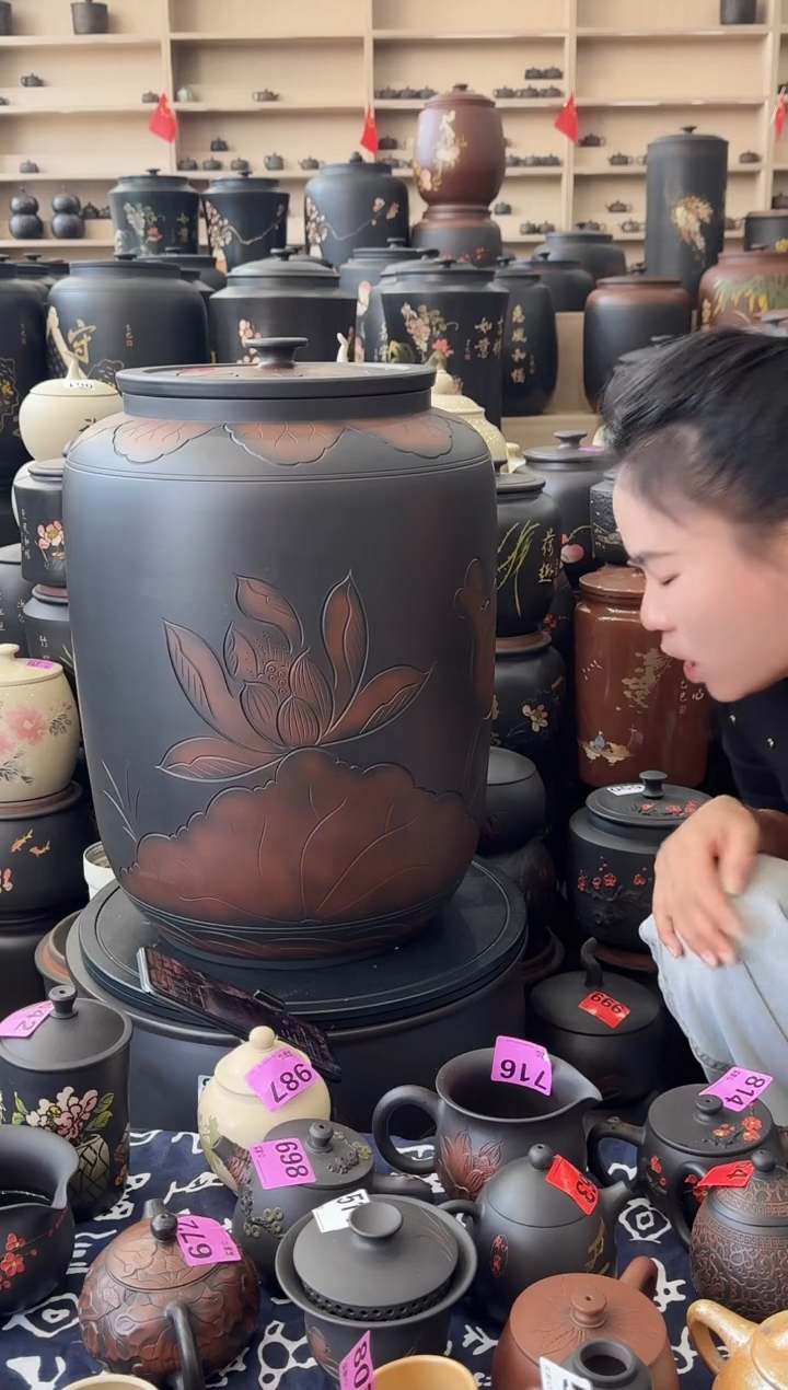 罐瑕疵茶缸高50cm荷花   651