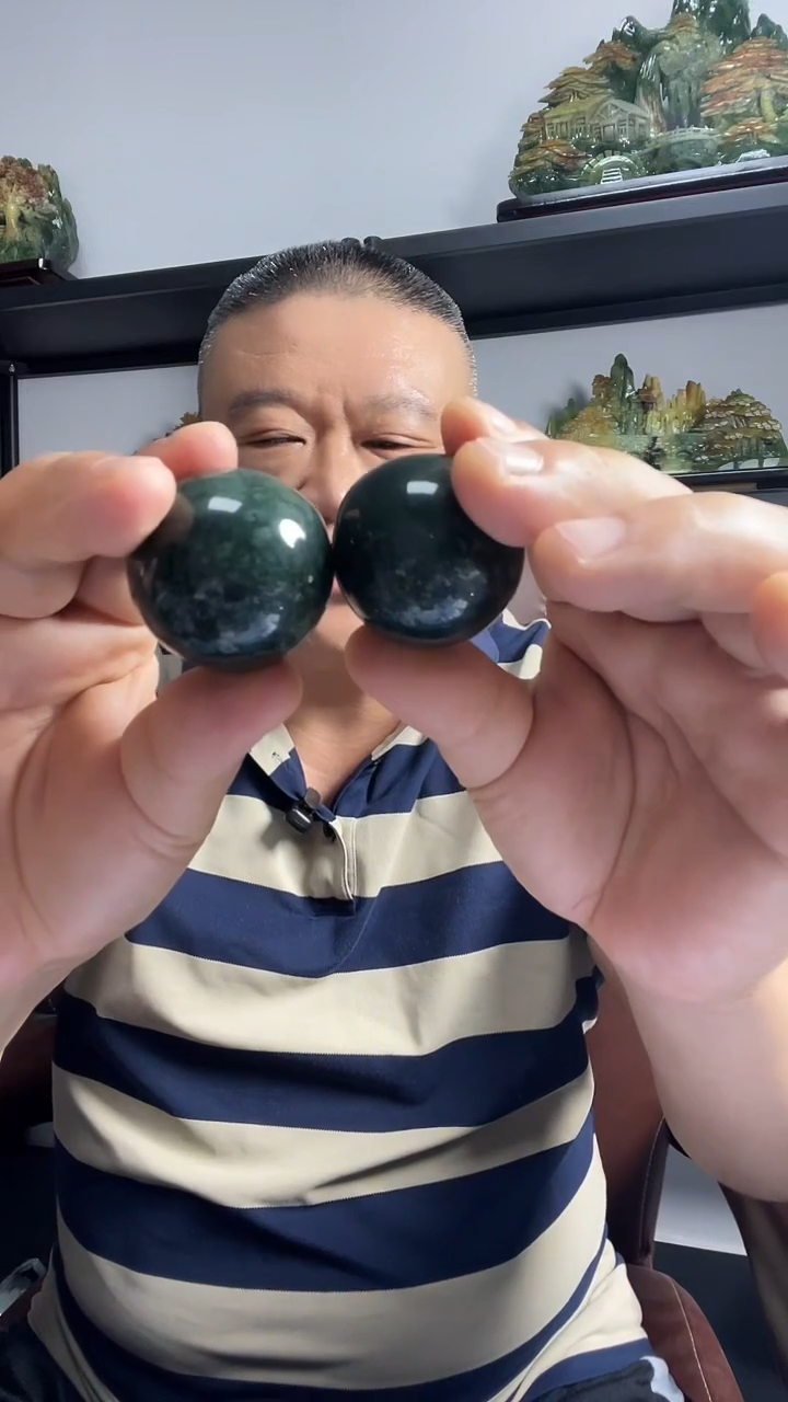 蛇纹石玉未镶嵌手球一对