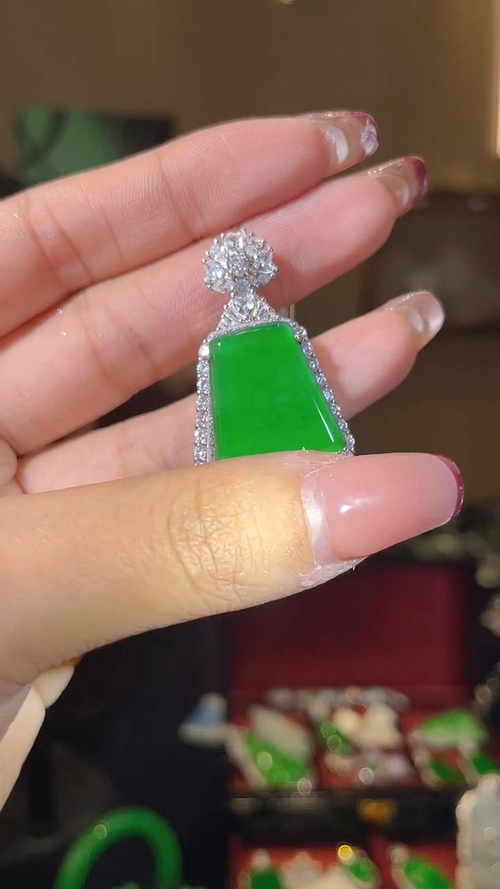 【闪购商品】翡翠吊坠(不含链)银S925镶嵌天然翡翠A货
