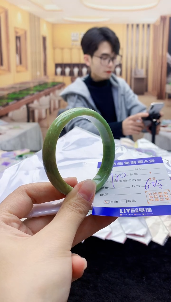 【闪购商品】翡翠手镯未镶嵌    H77-18