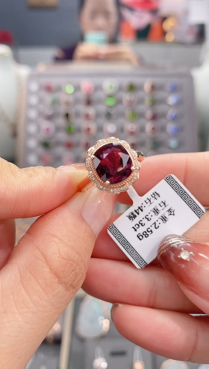 18K金镶嵌戒指碧玺3.3